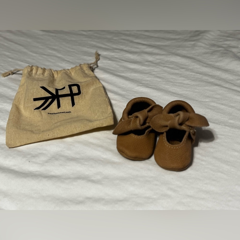 Freshly Picked Weathered Brown Size 2 Bow Baby Shoe Soft Sole